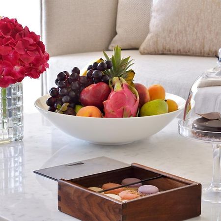 Hotel Address Sky View, Downtown Dubai Esterno foto Fruit and chocolate