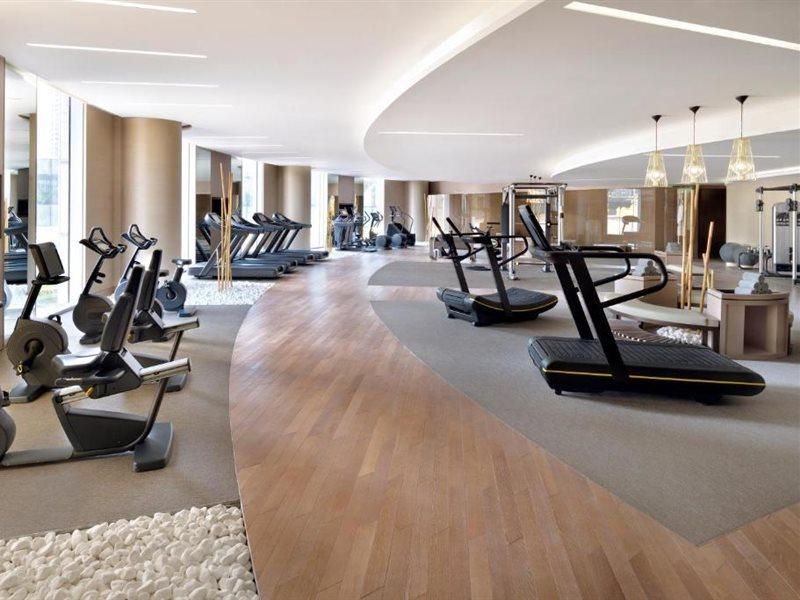Hotel Address Sky View, Downtown Dubai Esterno foto The gym at The Dorchester