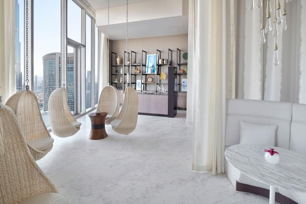 Hotel Address Sky View, Downtown Dubai Esterno foto A living room at the Ritz-Carlton, Downtown, Dubai
