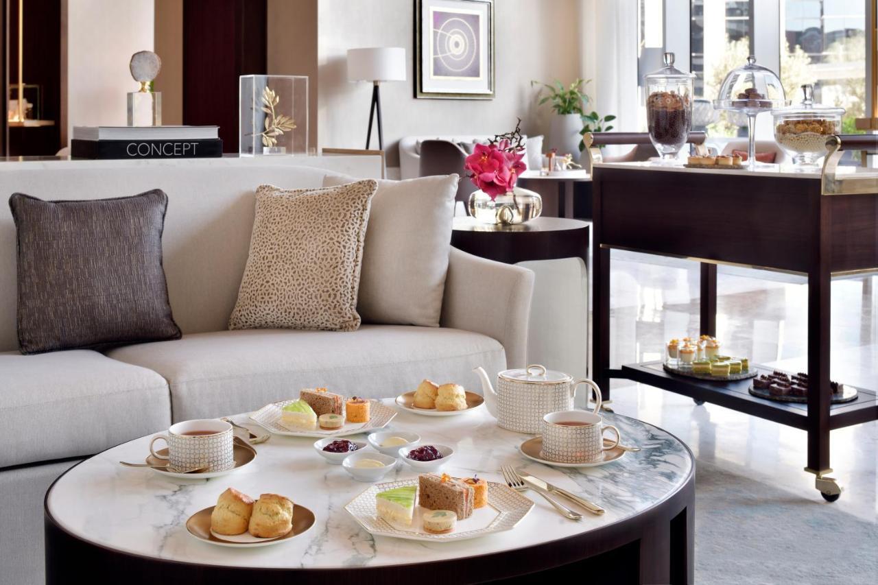Hotel Address Sky View, Downtown Dubai Esterno foto Afternoon tea at the Conrad Hilton London St. George's Wharf
