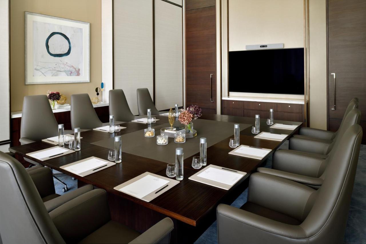 Hotel Address Sky View, Downtown Dubai Esterno foto Boardroom at The Westin