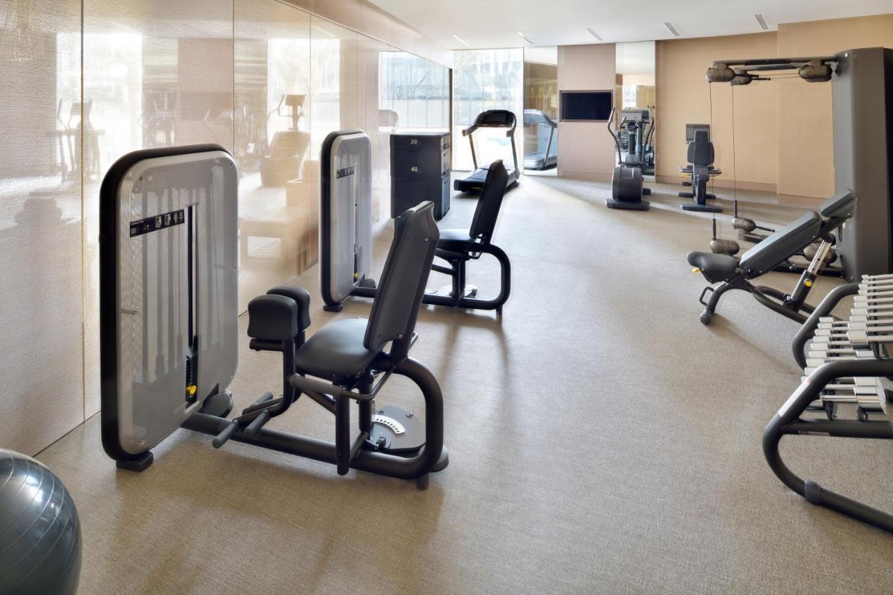 Hotel Address Sky View, Downtown Dubai Esterno foto The gym at the hotel
